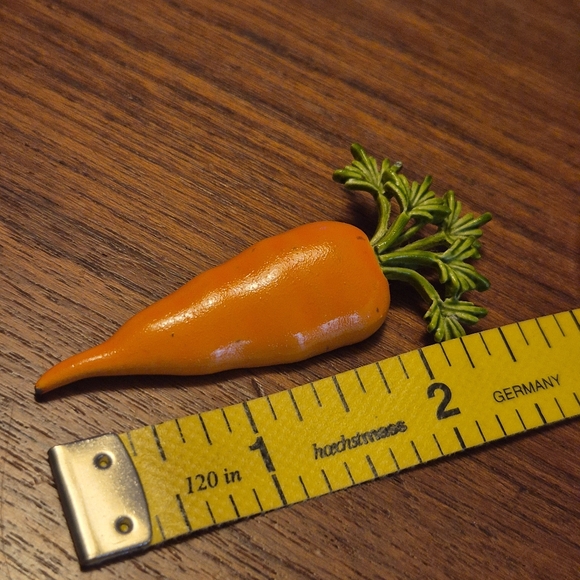 Vintage Orange Carrot Brooch - Picture 3 of 4